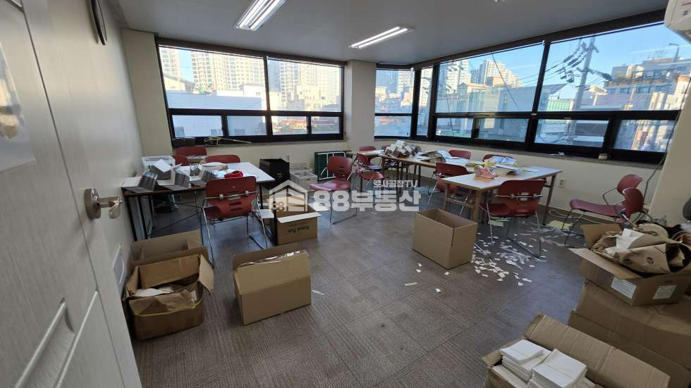 경기 수원팔달구 인계동 인계동 40평 대 넓은 사무실 및 교육기관 임대 월세 매물번호 10481 사진 4
