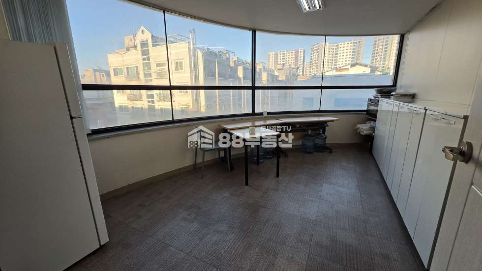 경기 수원팔달구 인계동 인계동 40평 대 넓은 사무실 및 교육기관 임대 월세 매물번호 10481 사진 5