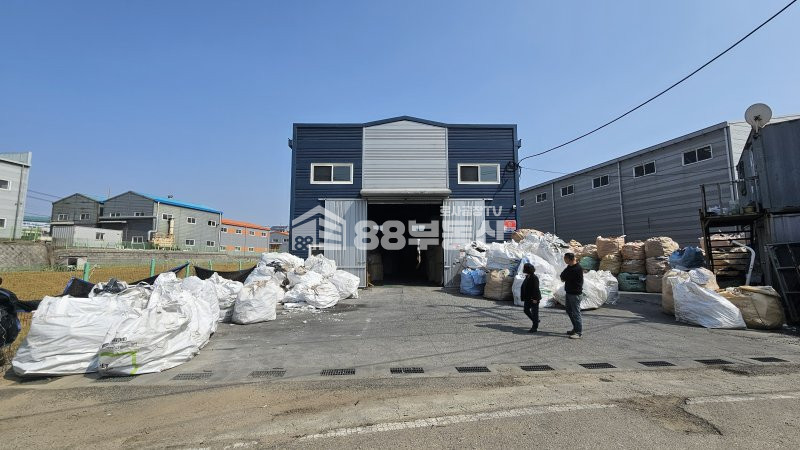 경기 화성만세구 장안면 석포리 2차선 도로변 인근, 단돈마당 사용 가능 한 초급매 100평 매매 매매 매물번호 10181 사진 1