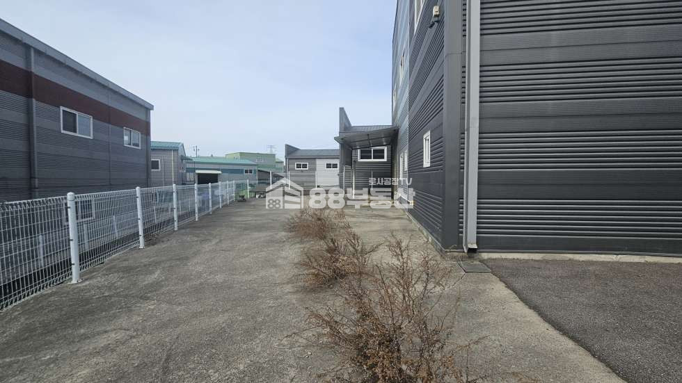 경기 화성효행구 비봉면 청요리 1동 호이스트 25톤, 5톤 더블 설치, 전기 50kw 마당넓은 단독공장 월세 매물번호 10346 사진 4