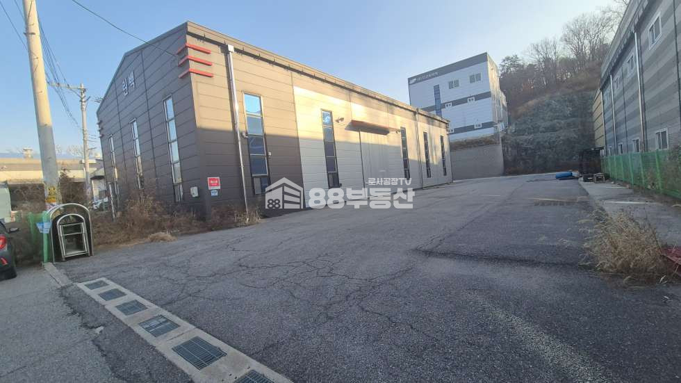 경기 화성만세구 남양읍 무송리 1동 트레일러 진입 가능 한 마당 넓은 단독 공장 매매 매물번호 10335 사진 1