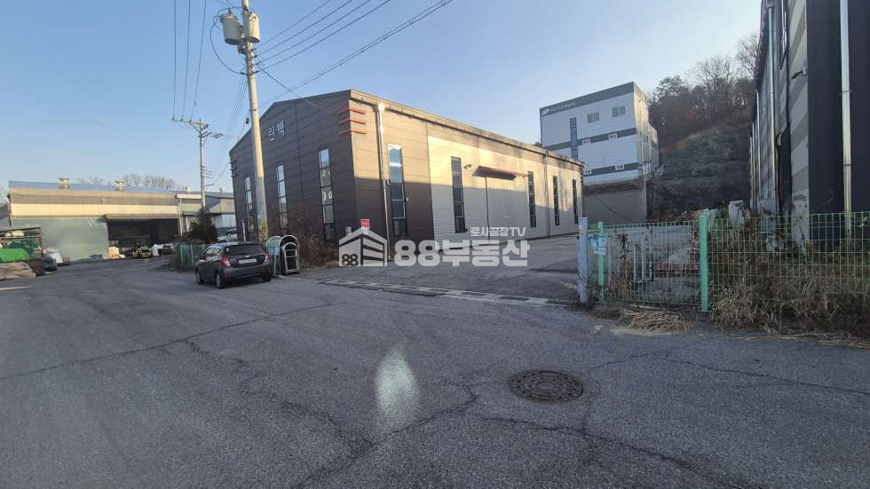 경기 화성만세구 남양읍 무송리 1동 트레일러 진입 가능 한 마당 넓은 단독 공장 매매 매물번호 10335 사진 2