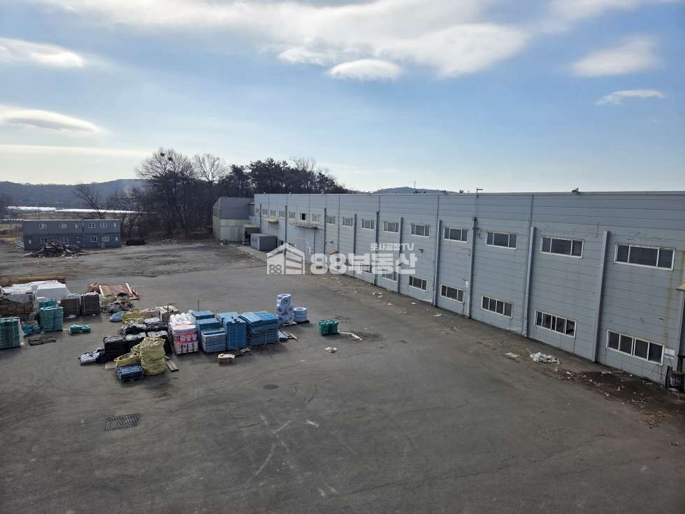 경기 화성만세구 장안면 독정리 1동 고전력, 호이스트 3기 설치, 야적장 사용 가능 한 대형공장 (600평) 월세 매물번호 10358 사진 1